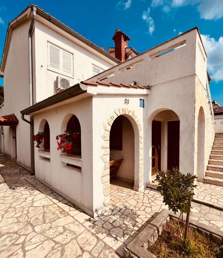 Villa Jela - With Pool Njivice Extérieur photo